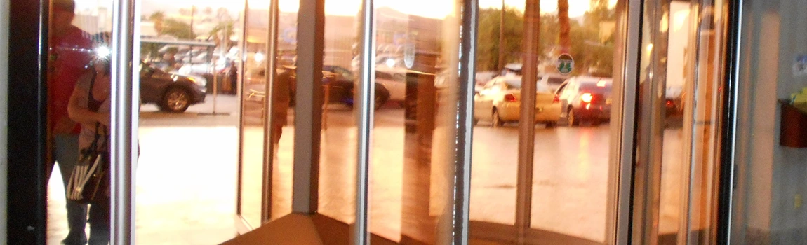 Storefront Glass Repair Cost in Oak Ridge, FL
